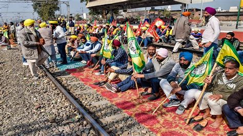 Farmers Protest केंद्र सरकार और किसानों के बीच कुछ देर में फिर होगी बात आज पूरे दिन आंदोलन में