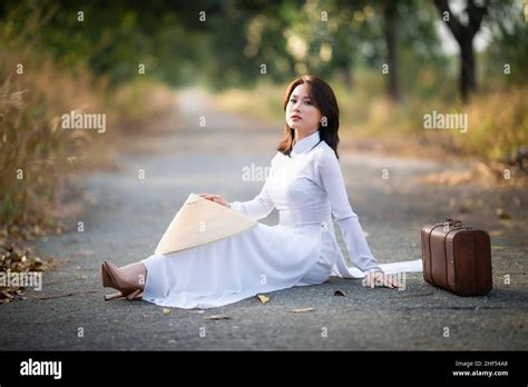 Ciudad Ho Chi Minh Vietnam Mujeres Retrato En El Blanco Ao Dai