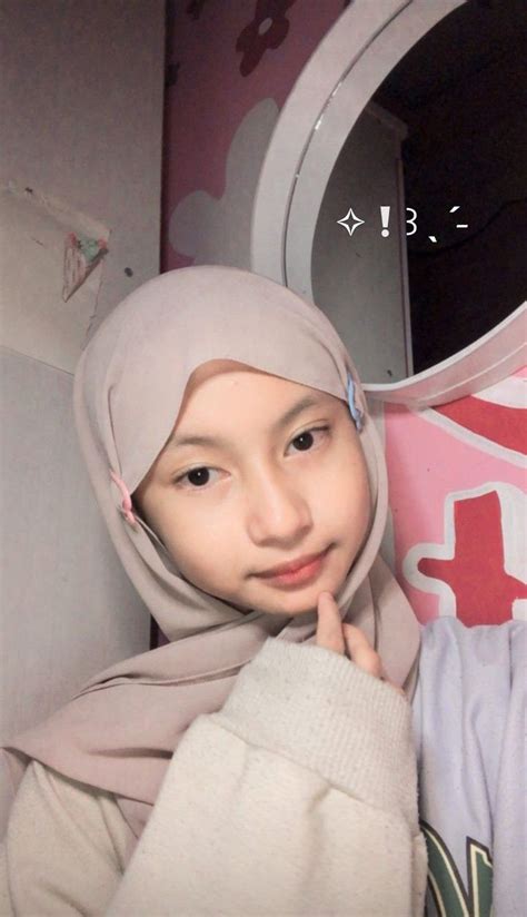 Pin Oleh Kim Taehyung Di Simpan Cepat Orang Cantik Gaya Hijab