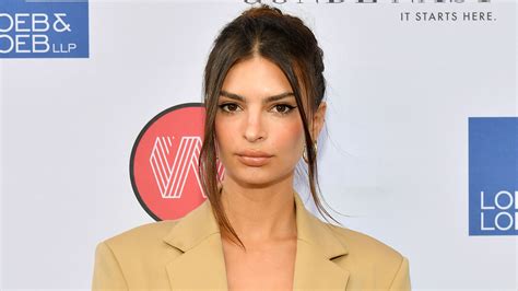 Watch Access Hollywood Highlight Emily Ratajkowski Admits Her Weight