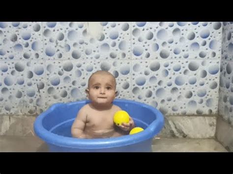 Monkey Kaka and baby Diem bathingtogether look so happy - YouTube