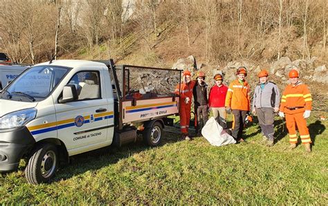 Fiumi Sicuri Protezione Civile Al Lavoro In Centro Valle