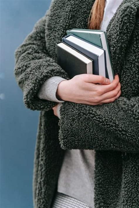 Treffen Des Literaturclubs In Der Tolstoi Bibliothek Das Bildnis Des