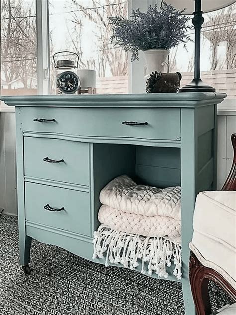 37 Popular Distressed Furniture Ideas To Get A Vintage Accent Hmdcrtn