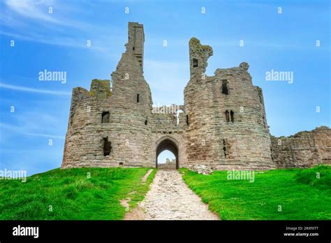 The ruins of Dunstanburgh Castle at the North Sea coastline in Northumberland, England Stock ...