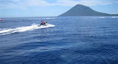 Manado Tua Island, See A Row of Beautiful Beaches that Lined Up On the Island