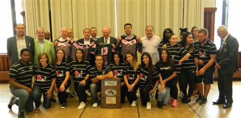 Villeurbanne SPORT Les Lionnes du rugby à 13 reçues en mairie