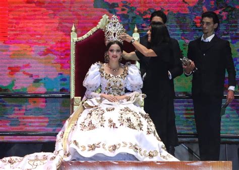 Uma Ramírez es coronada como Reina de los Juegos Florales del Carnaval