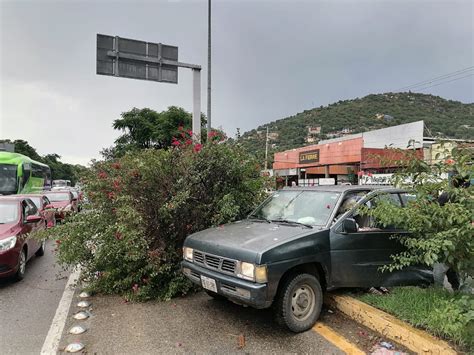 Choque de camionetas en Oaxaca deja daños materiales NVI Noticias