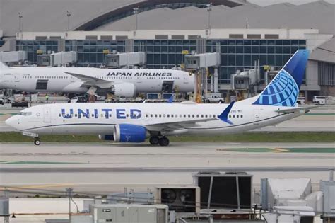 Un Avion Boeing Max Cu De Oameni La Bord A Ie It De Pe Pista