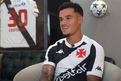 Coutinho exalta amor ao clube em coletiva de apresentação no Vasco