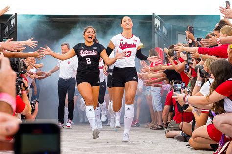 Big Ten Champs Once Again Nebraska Volleyball Leans On Captains For