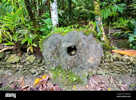 Rai stone stone money hi-res stock photography and images - Alamy