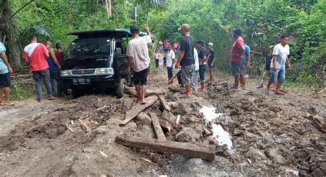 Pantai Nanga Rawa Kian Diminati Pengunjung Tolong Pemda Perbaiki