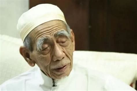 Wasiat Mbah Moen Cukup Amalkan Doa Ini Jika Rezeki Belum Dikabulkan