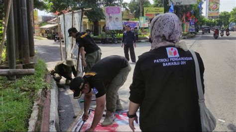 Langgar Aturan Dan Bahayakan Pengguna Jalan Bawaslu Sleman Dan Satpol