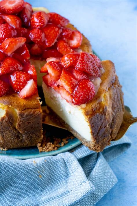 Cremiger Käsekuchen mit Erdbeeren köstlicher Sommerkuchen Rezept