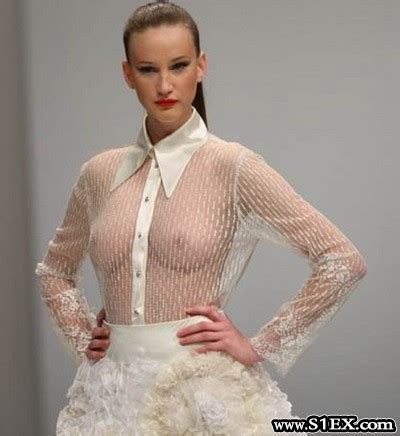 Átlátszó erotika az új divat S EX porn