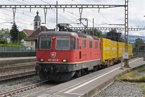 Re 420 341 0 durchfährt am 12 05 2023 den Bahnhof Rupperswil