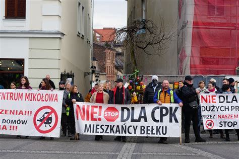 Zdj Cia Protest Przeciw Cpk Kdp W Miko Owie Przyci Gn T Umy