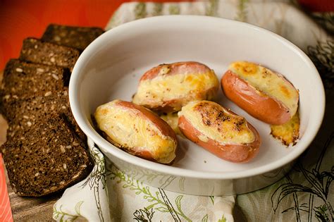 Сардельки с горчицей и сыром. Рецепты редактора.