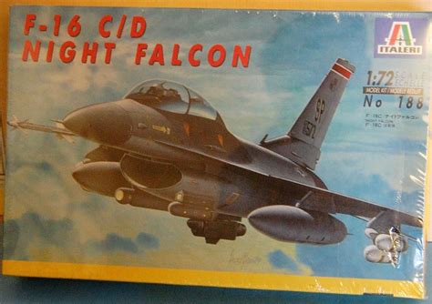 T Italeri Avion F C D Night Falcon T