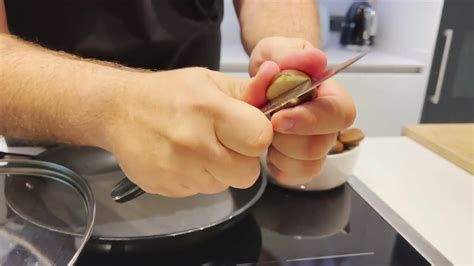 El truco de Dani García para hacer castañas asadas perfectas en casa y