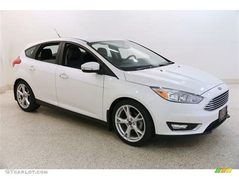 white platinum ford focus titanium hatch  photo