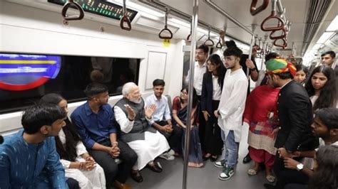 Pm Modi Takes Metro To Delhi Universitys Centenary Celebrations See Pics Hindustan Times