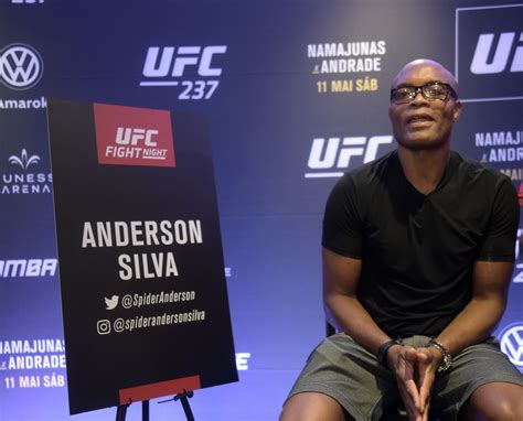 Anderson Silva admite que luta contra Uriah Hall no UFC deverá marcar