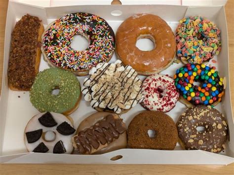 Randys Donuts Updated May 2025 240 Photos And 113 Reviews 10267 W