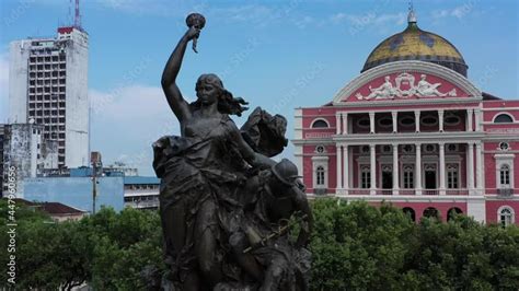 Monumento à abertura dos portos de Manaus localizada no Largo de São