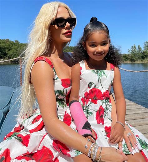 Khloé Kardashian And Daughter True 5 Twin In Dolce And Gabbana Dresses During Italy Vacation