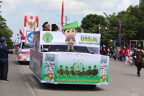 Pawai Pembangunan Berlangsung Semarak Rudi Ajak Semua Pihak Isi