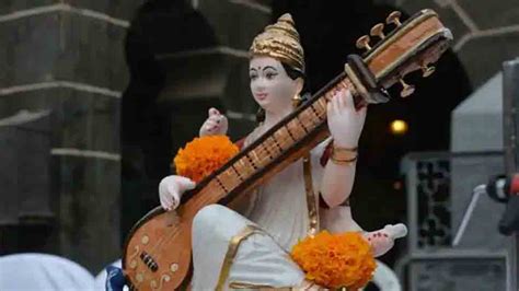 Saraswati Puja 2021 Know Why Yellow Is The Colour Of Basant Panchami Culture News Zee News