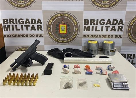 Batalhão de Choque prende jovem por tráfico de drogas e porte irregular