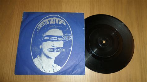 Popsike THE SEX PISTOLS GOD SAVE THE QUEEN VIRGIN VS 181 1977UK MIS PRESSING NO LABELS