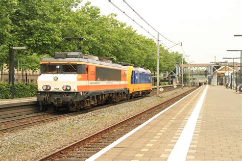 Locon Hier Passeert Locon Met Ns Traxx Te Sta Flickr