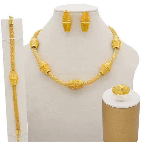 De R Duction Grands Ensembles De Bijoux Collier Long Rond