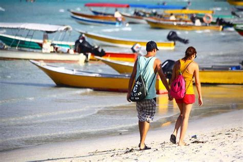 Perhentian islands guide - Living + Nomads – Travel tips, Guides, News ...