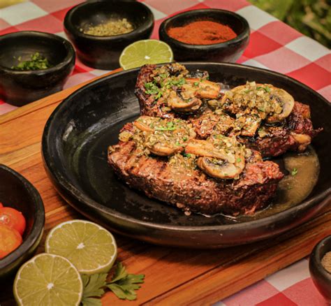 Bife De Chorizo Con Champi Ones Al Vino Blanco Ranchera