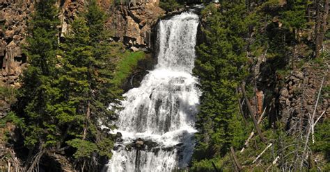 8 Spectacular Yellowstone Waterfalls to Explore - Scenic States