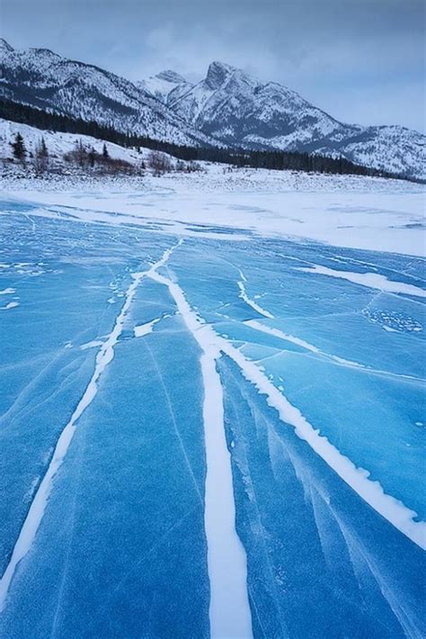 Amazing Frozen Lake Photography Of Canada | Funnilogy