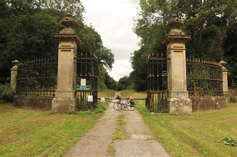 Ossington Hall Gates © Richard Croft Geograph Britain And Ireland