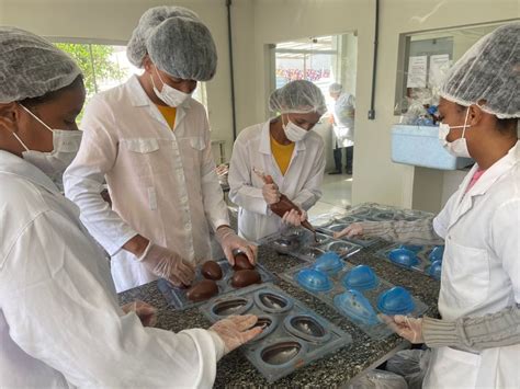 Estudantes Do Ceep Do Chocolate Produzem Ovos De P Scoa Para Escolas