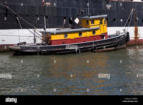 Old Tugboat In The East Rivernew York City Stock Photo Alamy