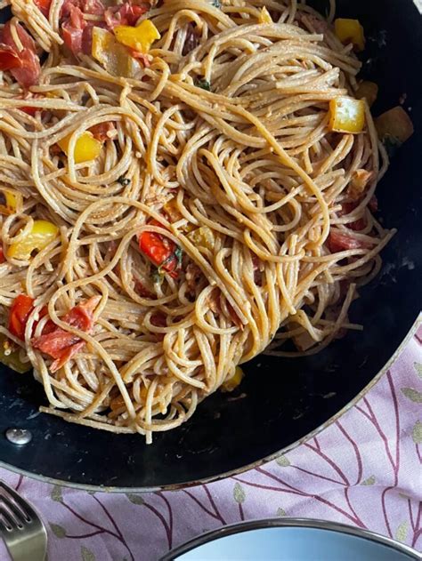 Spaghetti Met Peper Roomkaas Saus En Groente Foodinista