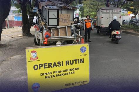 Tegakkan Perwali Dishub Makassar Tindaki Sembilan Truk Tonase Ton