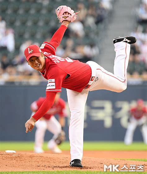 28日、ソウル蚕室（チャムシル）球場で「2024プロ野球」ssgランダースと斗山（トゥサン）ベアーズの試合が行われた。ssg先発の金広鉉（キム