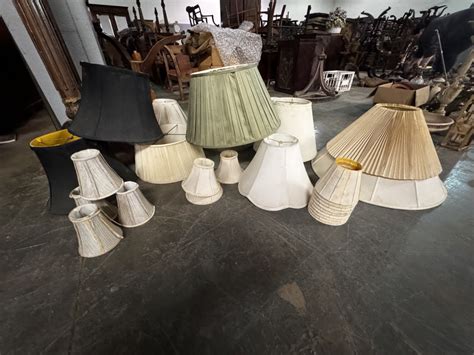 Group Lot Of Lamp Shades 62875